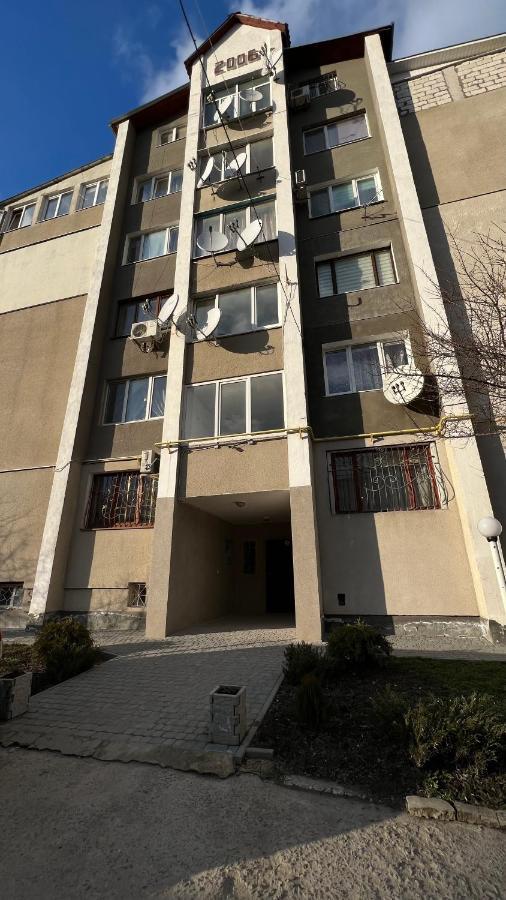 Просторі Та Комфортні Апартаменти «Д.І.М.» Kamianets-Podilskyi Exterior photo