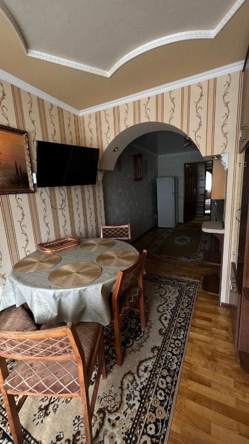 Просторі Та Комфортні Апартаменти «Д.І.М.» Kamianets-Podilskyi Exterior photo